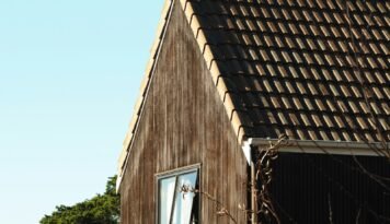 Houten gevelbekleding op een woning